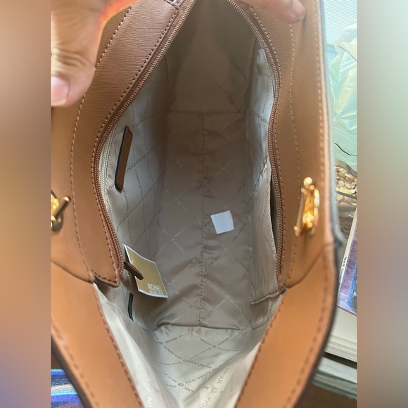 Michael Kors Jet Set Chain Tote - Picture 6 of 9